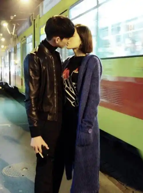 张翰谈初恋经历,因女生近视而被忽略,再次见面看清后才接受表白_本人