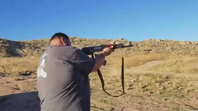 体型决定后坐力ak47在胖子手里跟玩具似的