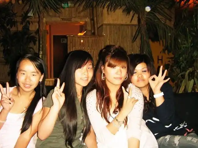 吴俊余女朋友珍炜长什么样