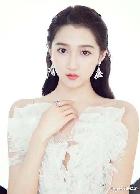 为此,我查遍了网上各类投票情况,整理出了十位当红高人气女明星来看看