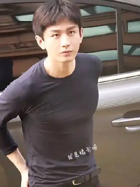 天使面孔 魔鬼身材  杠杠滴男子汉气概    #男版四大甜妹#|#成毅有圹