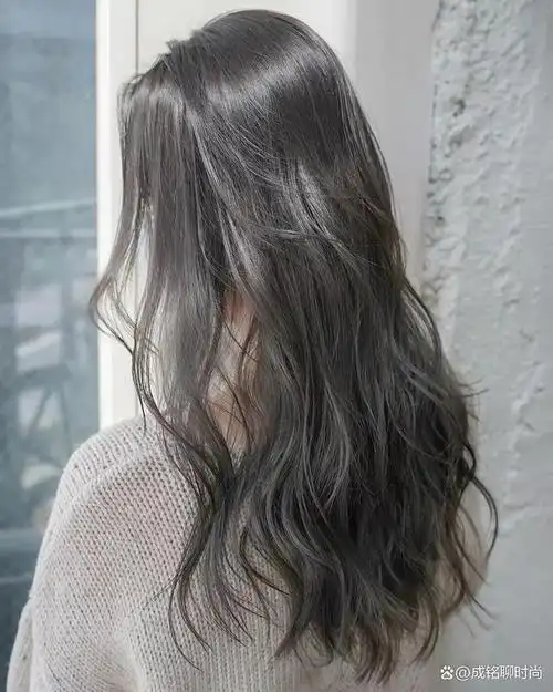 那么,染头发什么颜色好看显的年轻呢?