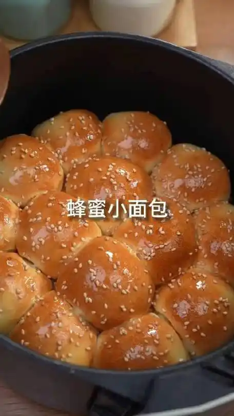 小时候特爱吃的蜂蜜小面包,做法巨简单,奶香奶香的超好吃