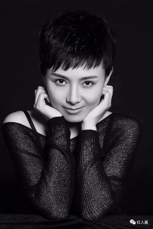 曹艳腹有诗书气自华岁月从不败美人