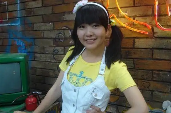 她是《家有儿女》朵朵,演艺巅峰时选择离开,如今开演唱会人山人海