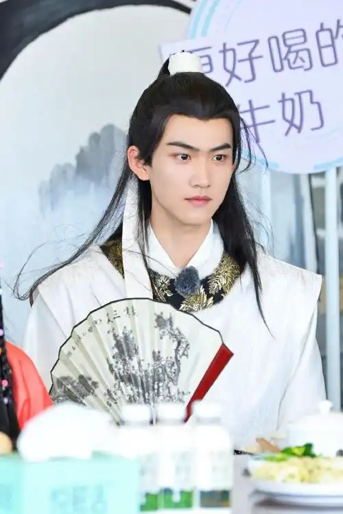 周柯宇古装扮相又来了这次cos的是杨康你觉得像吗