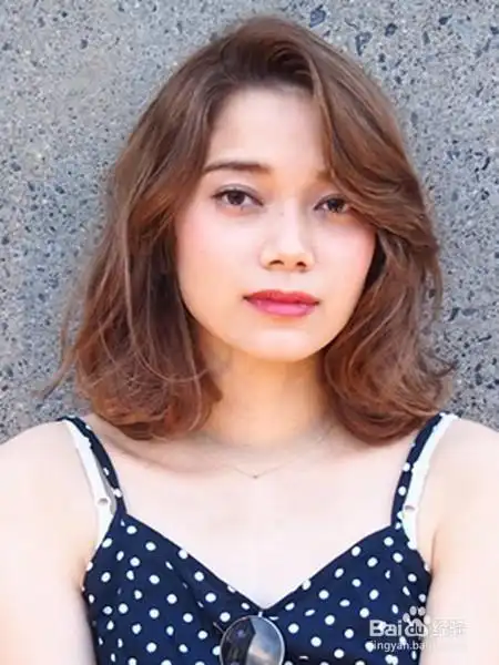 这些发型简单凸显柔美脸型,适合方脸女孩