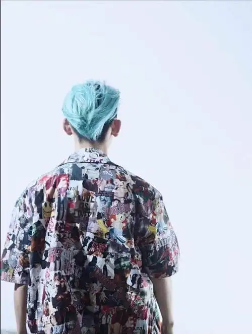 191018 小鬼在绿洲发布动态 连背影都那么英俊潇洒