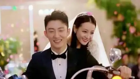 娱乐圈掀起波澜迪丽热巴与黄景瑜双双官宣新综艺引发网友狂欢