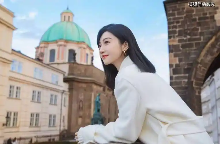 景甜湖边照片恬静又美好