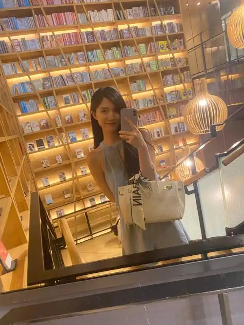 越来越喜欢不调色的照片啦这就是生活最真实的颜色96#老泡的快乐