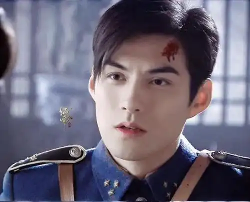 严屹宽年轻时候好帅,网友:他的脸跟建模脸一样,很少男星可以比