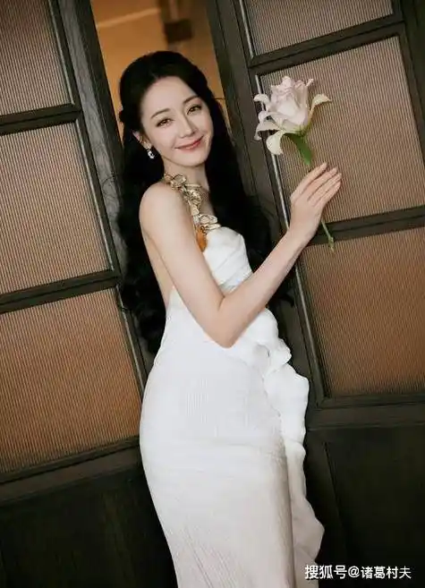 迪丽热巴这身材,内娱谁与争锋!_成为了_性格_女神