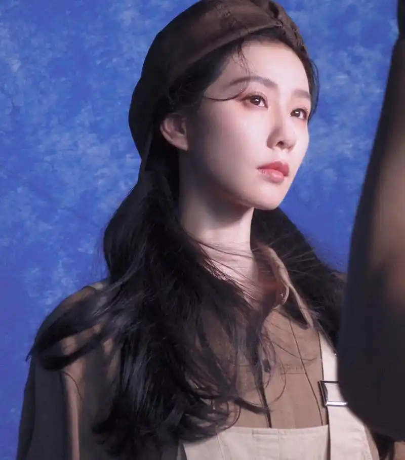 刘诗诗双马尾时尚大片,造型青春少女,但眼睛里却写满了中年人的惆怅