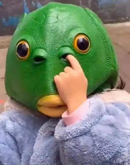 绿鱼头抠鼻子表情包_鱼头_鼻子表情