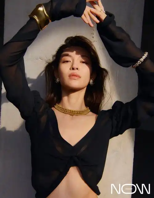 钟楚曦maireclairenow冬季刊封面##钟楚曦蓝色静谧氛围大片