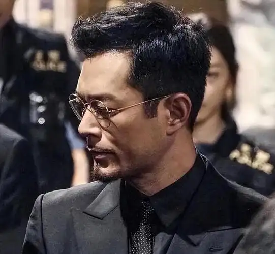 "俗话有云,岁月是一把杀猪刀,就连男神古天乐也未能幸免.