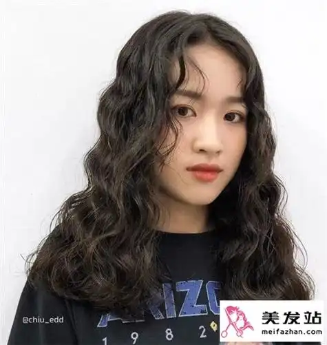 浪漫水波纹烫发 最新女神烫发发型_女生烫发 - 美发站