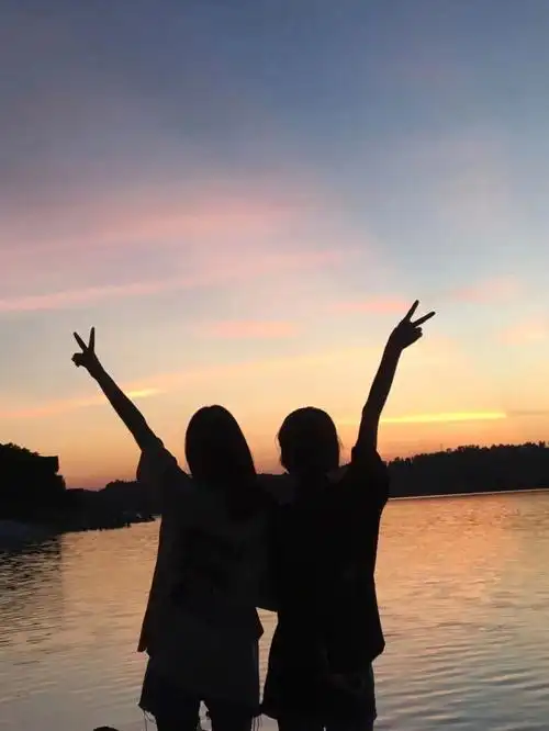 背影照#背影照  #我和我的好朋友  #这样拍