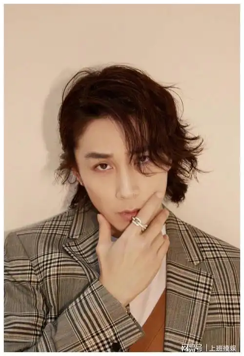 李承铉谈成为全职爸爸的经历这让我想起曾被嘲到热搜第一的他