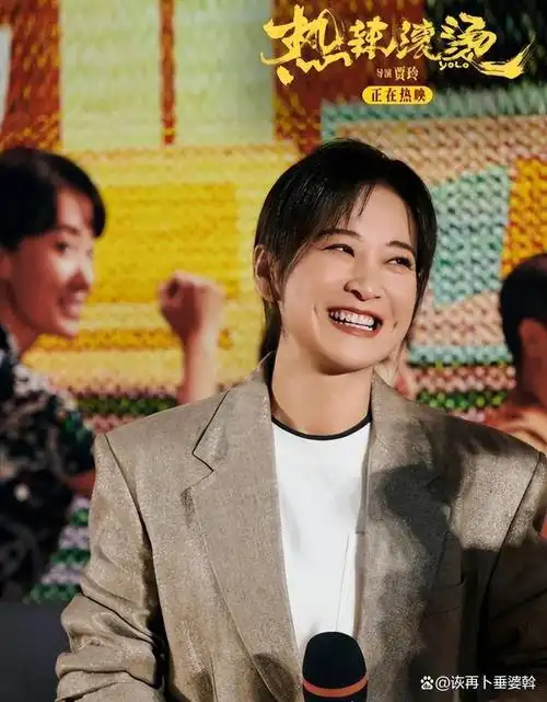 在当今娱乐圈,贾玲以其独特的才华和深情的作品赢得了无数观众的喜爱.