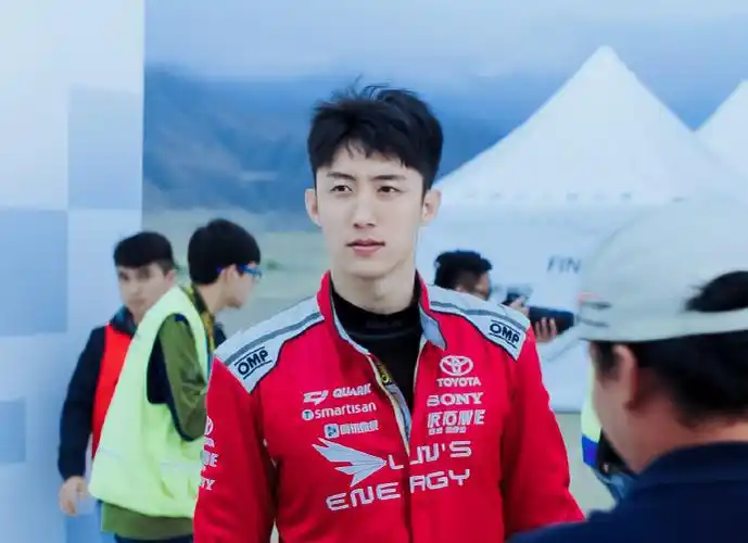 帅晕永远爱我们巴音布鲁克六冠王林臻东黄景瑜你真的太适合大荧幕了!