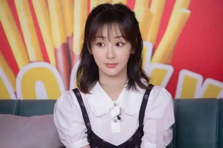 28岁杨紫美貌与写真相得益彰,成为娱乐圈的璀璨明星!