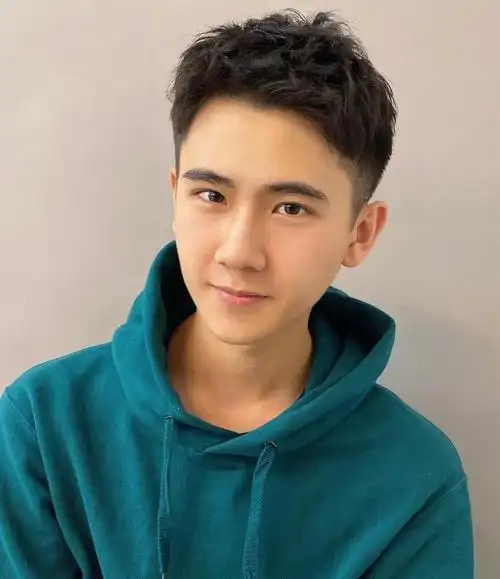 男士发型四周剃光的男生两边光发型阳光帅气