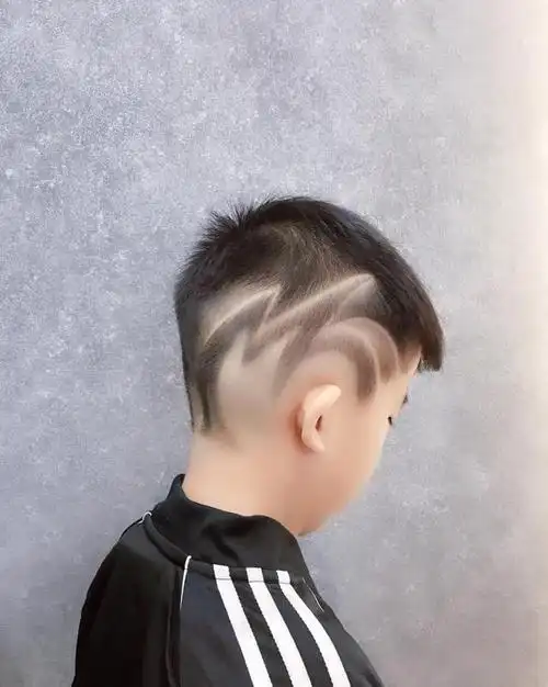 六一快到了,精选小男孩发型20多款送给你,越看越帅气_头发