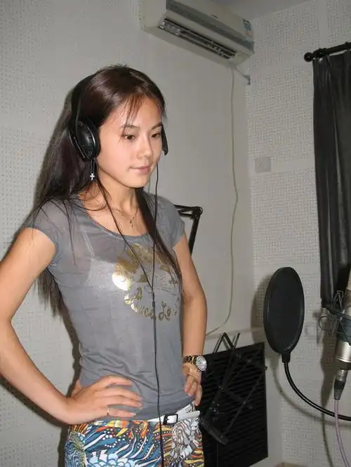 组图林爽为新片配音迷人甜笑似梅格瑞恩