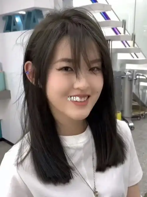 2021初恋锁骨发适合圆脸方脸人群瘦脸发型