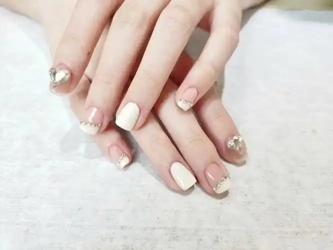 浅色系美甲系列