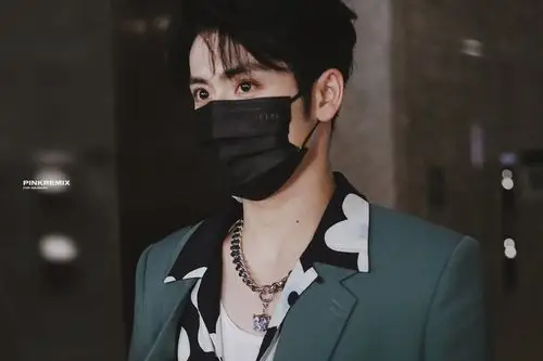 力丸今日份上班饭拍 找图过程中边找边感叹也太帅了吧!