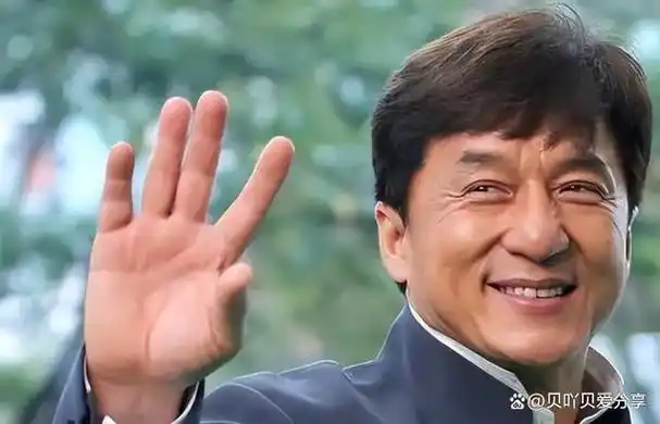 白发,眼神无光,成龙现状令人唏嘘,但还有更糟糕的事情正在发生