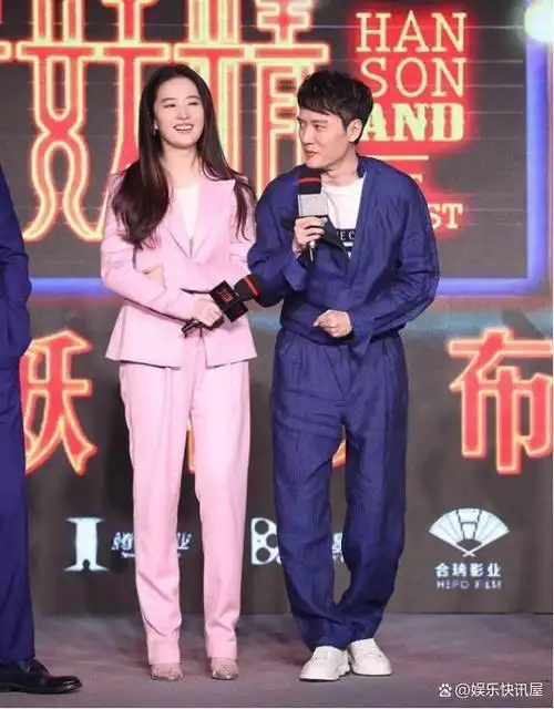 她当时穿着高跟鞋,身高已接近陈坤了.