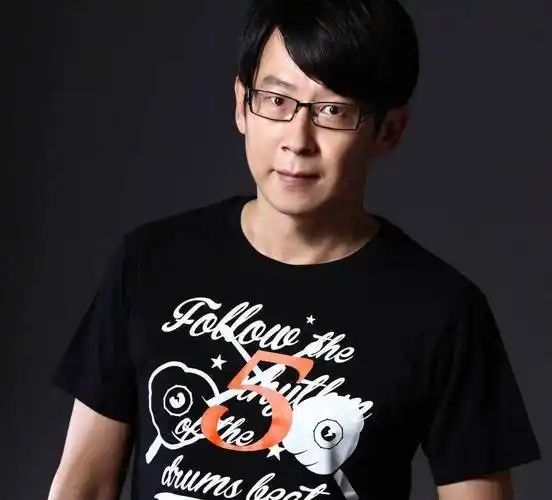 五月天冠佑大女儿晒出与学长旅游合照亲密贴肩疑似恋爱