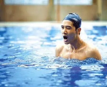 【图】彭冠英的肌肉照片流出 有颜有实力