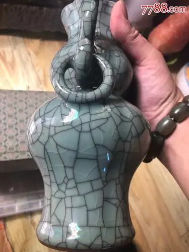 杭州南宋官窑博物馆出的冰裂纹双耳瓶(带包装)