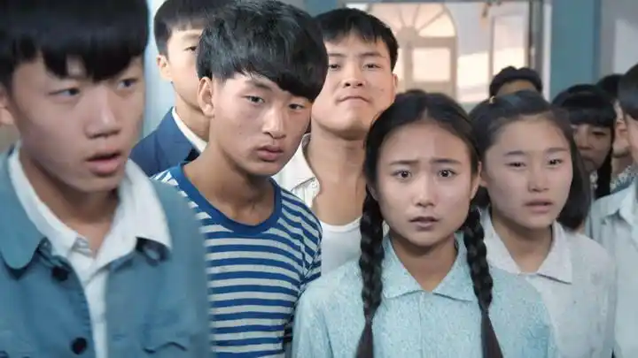 《青谷子》乌日娜跪下来求三驴子献血 三驴子终于答应了