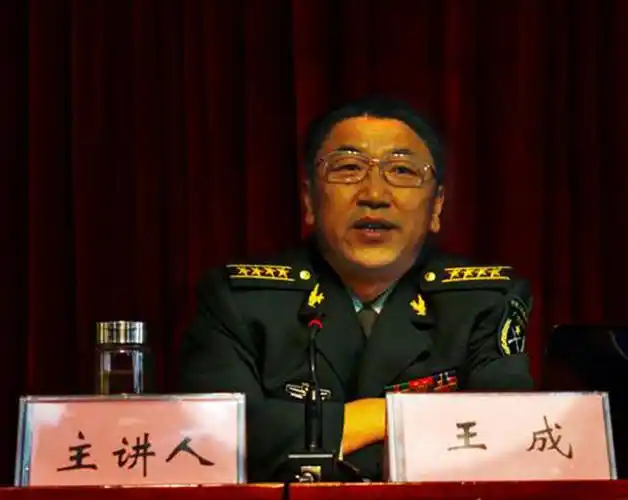 爱国如家情系国防――记王成政委到我校作国防