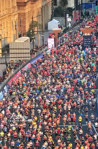 2020上海马拉松鸣枪开跑