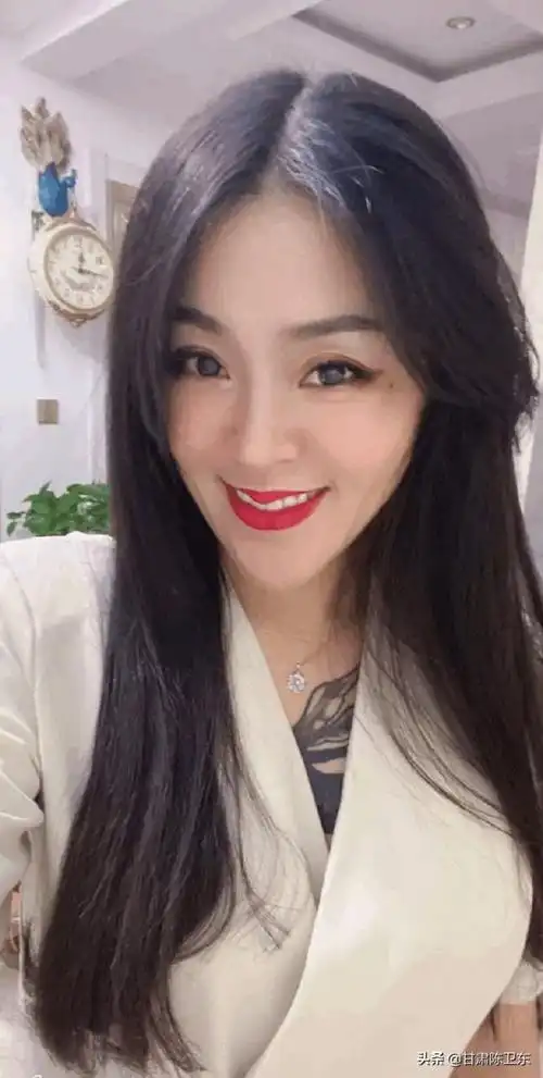 就如同她的直播风格一样,亚男性格直爽,在直播间中