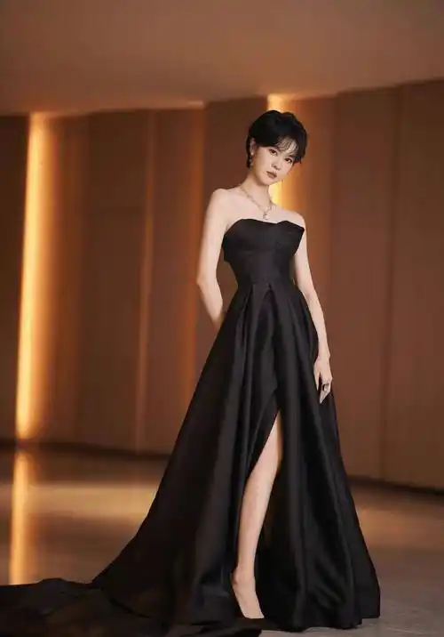 短发的郁可唯好有女人味!