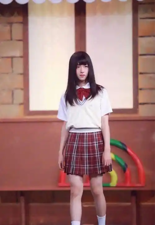 原创时代少年团贺峻霖晒女装造型高颜值大长腿反串女明星毫无违和感