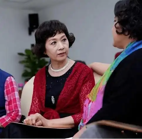 70岁龚雪的老年照片曝光,80年代内地第一美人风采依旧