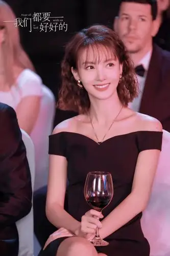 而金晨饰演的富二代艾丽莎,一切唾手可得,内心却是难觅热情.