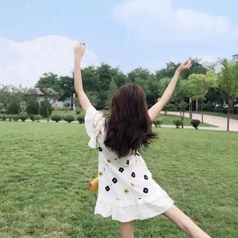 治愈系甜美女生背影头像