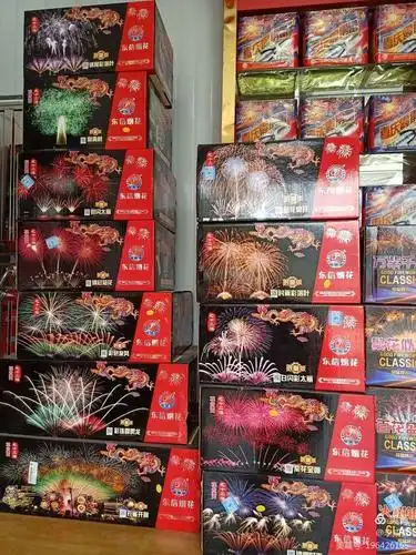 东信限量版十二焰,系晚上燃放烟花,每个燃放发数不一样,燃放效果也不