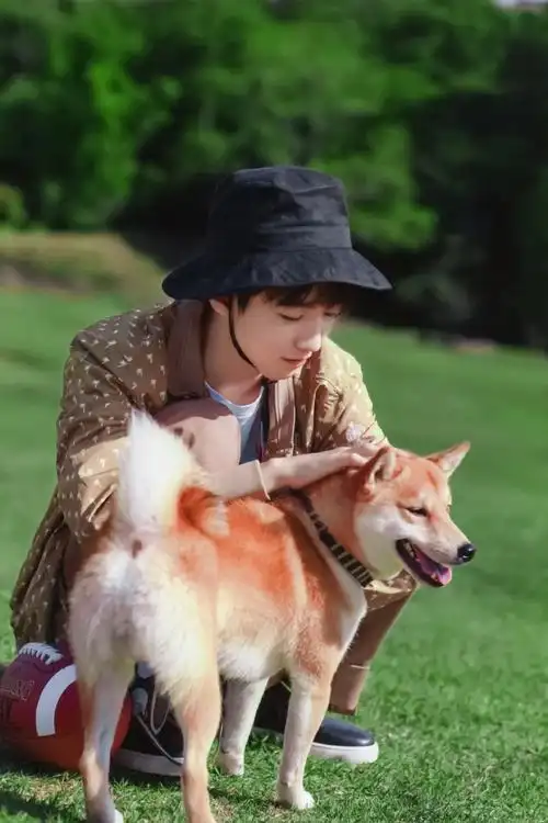 王俊凯elle四月刊封面