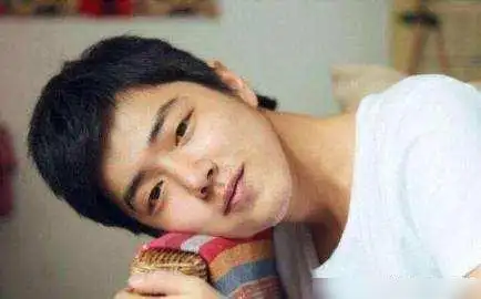 有网友扒出肖战以前的照片,差别较大,真整容了?